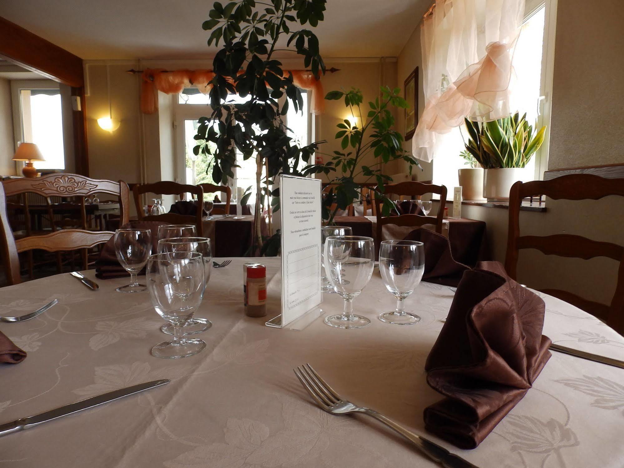 Logis Hotel Restaurant Les Cevennes Saint-Cirgues-en-Montagne Exterior foto